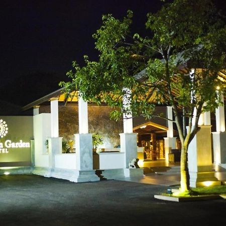 Full Moon Garden Hotel Negombo Buitenkant foto