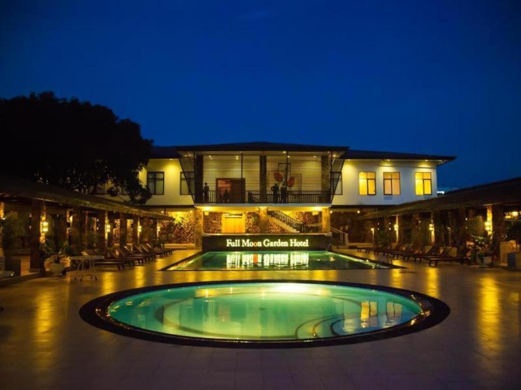 Full Moon Garden Hotel Negombo Buitenkant foto