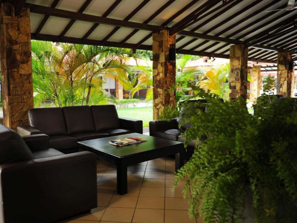 Full Moon Garden Hotel Negombo Buitenkant foto