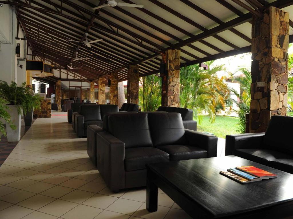 Full Moon Garden Hotel Negombo Buitenkant foto