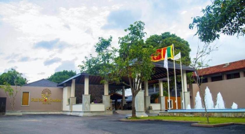 Full Moon Garden Hotel Negombo Buitenkant foto