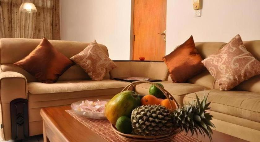 Full Moon Garden Hotel Negombo Buitenkant foto