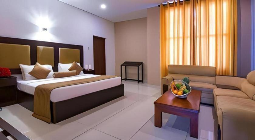 Full Moon Garden Hotel Negombo Buitenkant foto